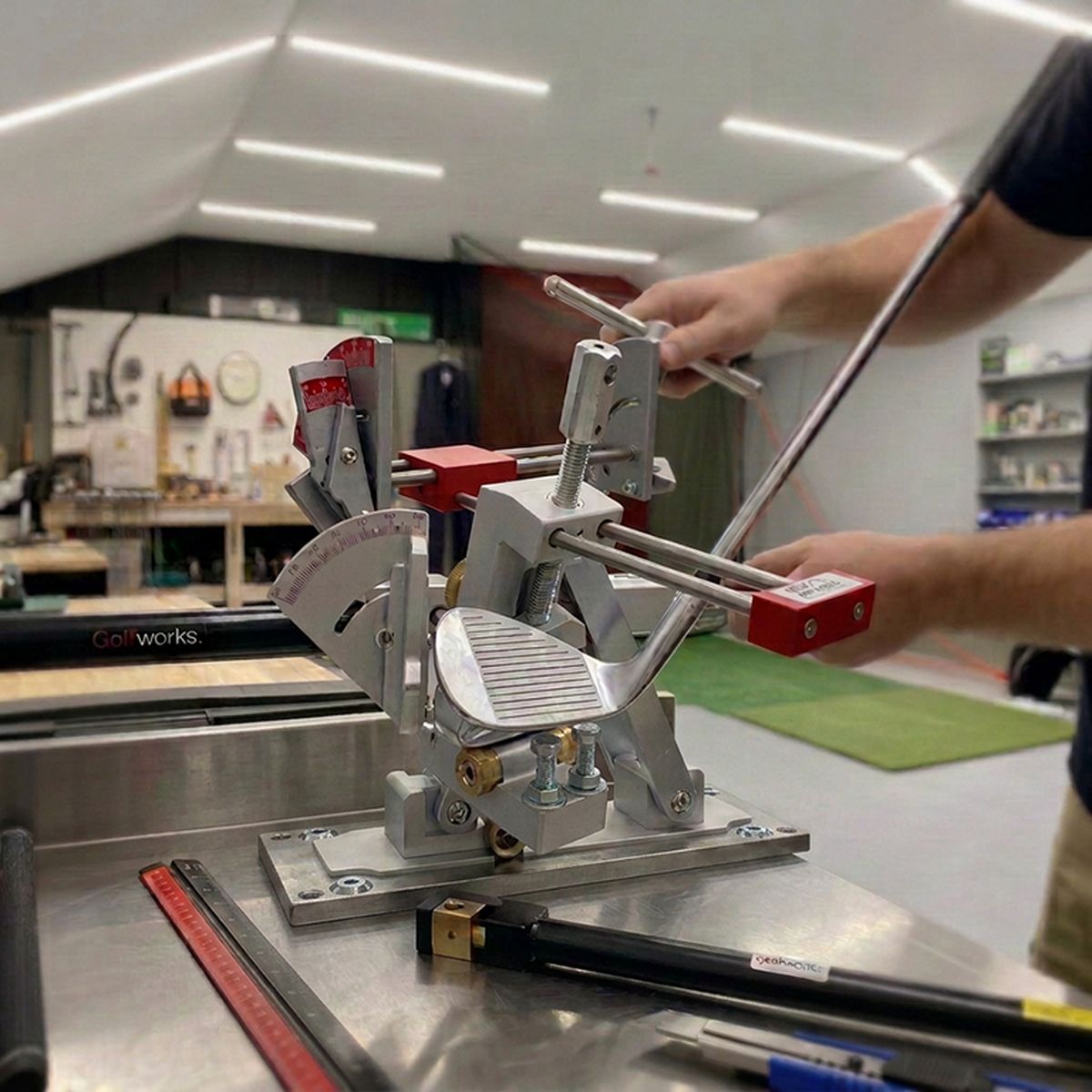 Loft and lie bending machine adjusting an iron at the Chronic Clubworks bench